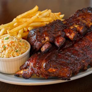 Grilled ribs with chips